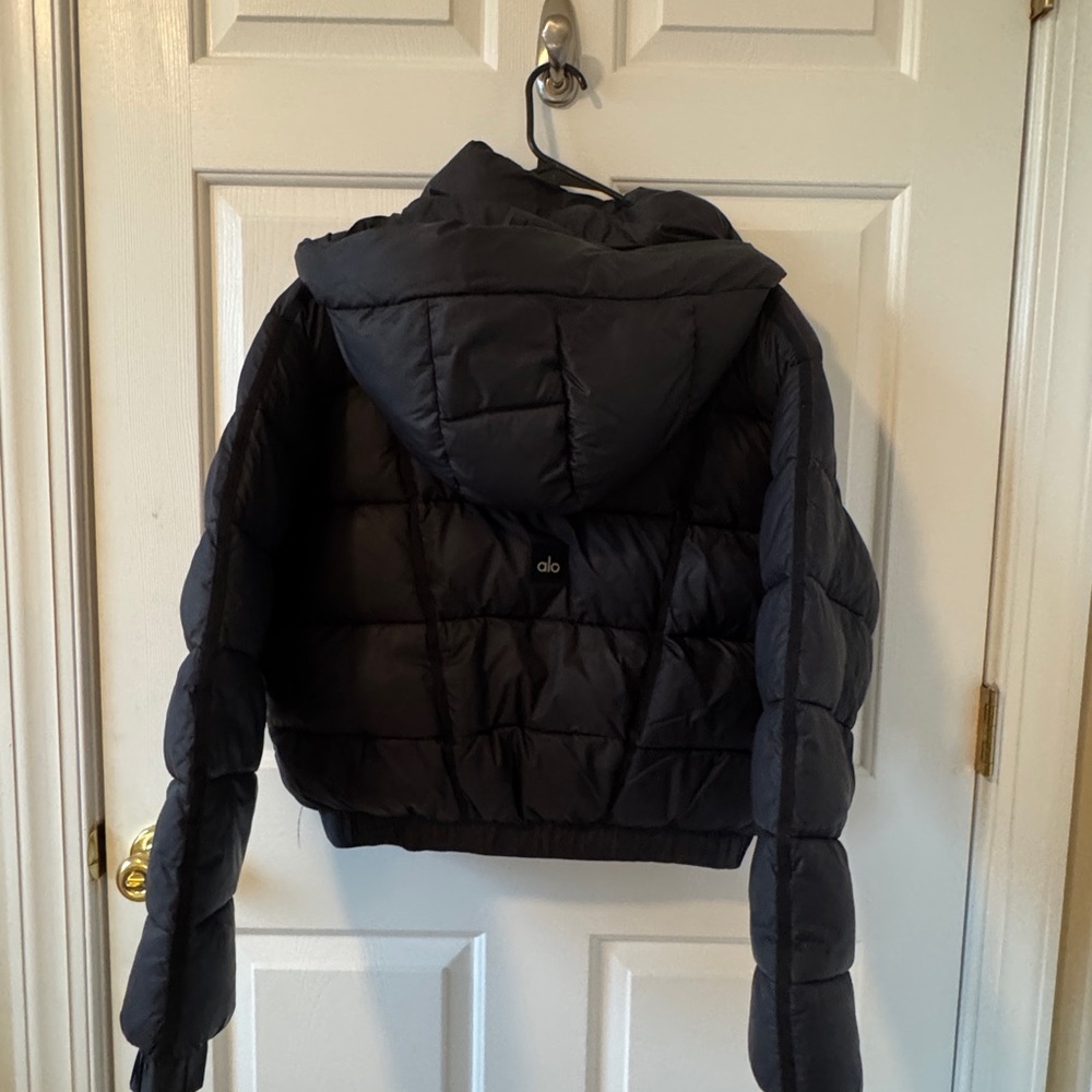 ALO Yoga Midnight Black Puffer Jacket - Picture 2 of 3